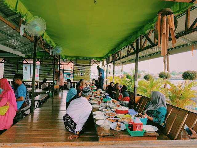 Kuliner khas Banjar di tepi Sungai Martapura 